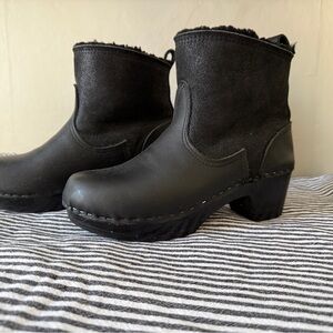 No. 6 Black Women's Clogs